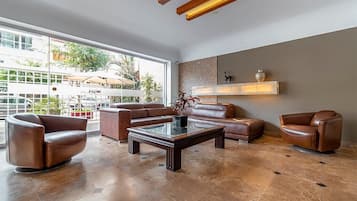 TV connectée de 43 pouces avec chaßnes par cùble, télévision, Netflix