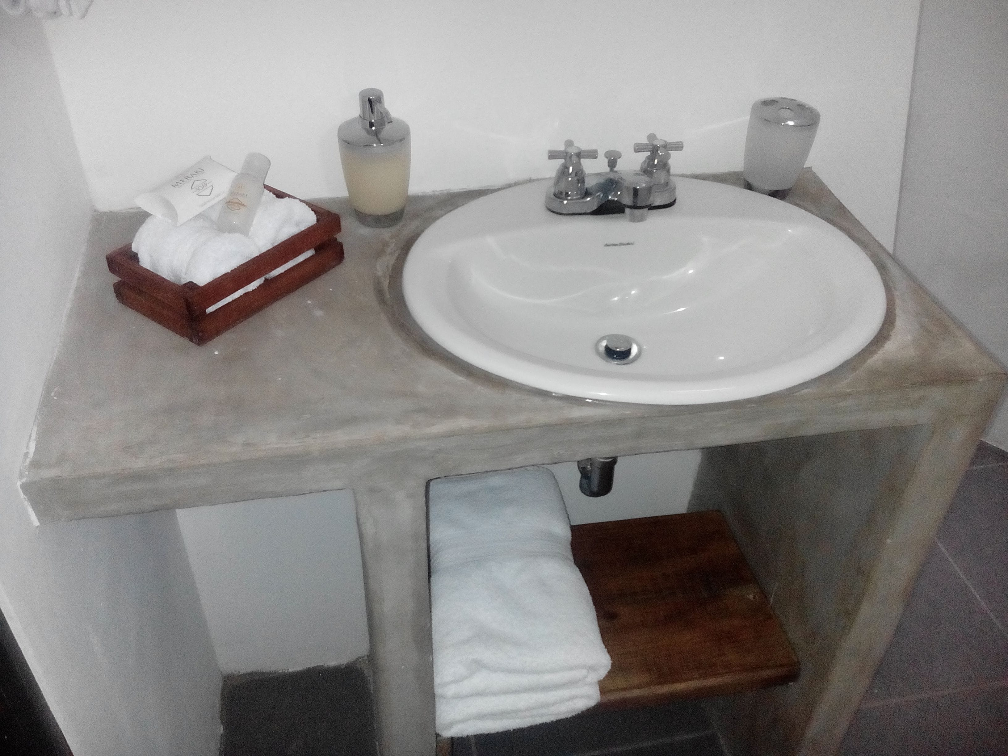 standard single room, 1 single bed | bathroom sink