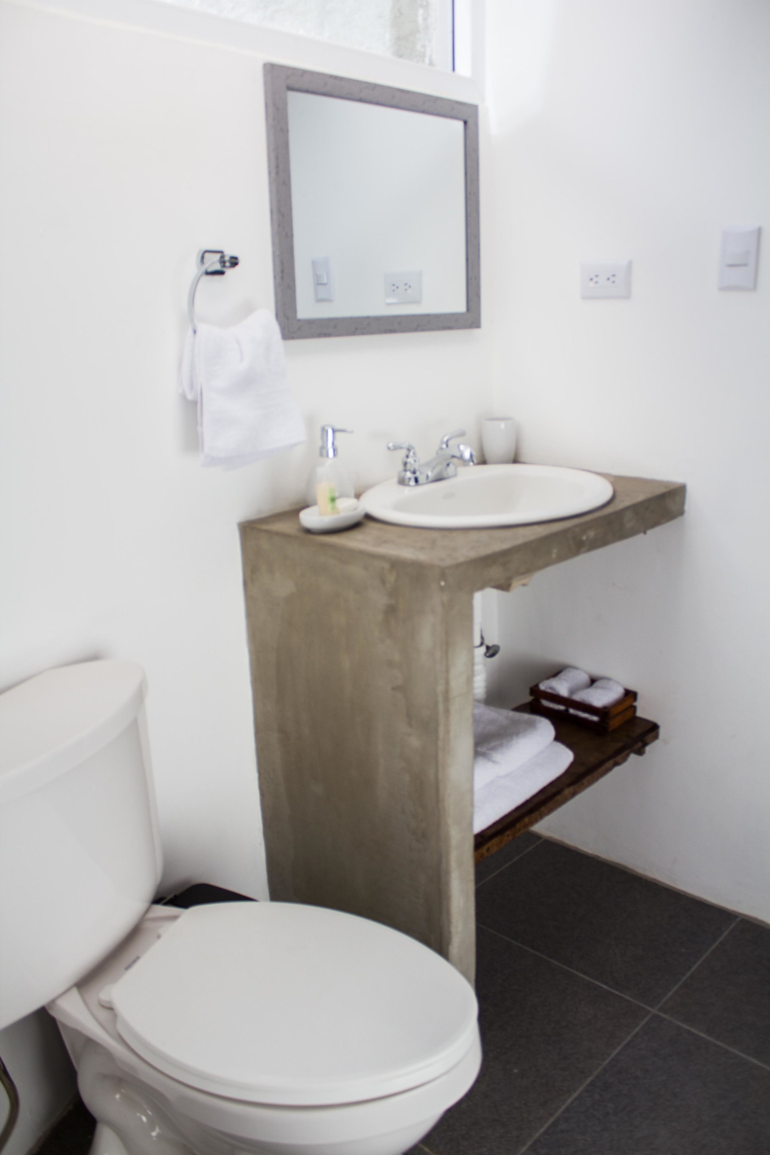 deluxe double room, 1 bedroom | bathroom | shower, free toiletries, hair dryer, towels