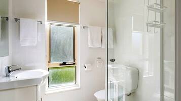 Appartement, 2 chambres, cuisine | Salle de bain | Douche, articles de toilette gratuits, sĂšche-cheveux