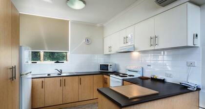 Glenelg Holiday Apartments-Corfu, 200 Meters to the Beach, Free Parking