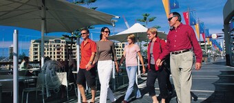 Glenelg Holiday Apartments-Corfu, 200 Meters to the Beach, Free Parking