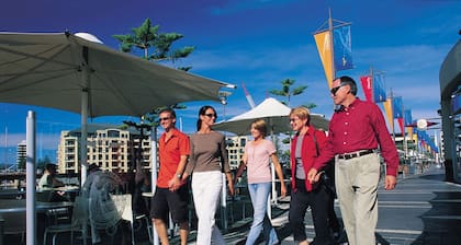 Glenelg Holiday Apartments-Corfu, 200 Meters to the Beach, Free Parking