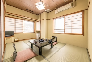 Japanese Traditional Room, 6 Tatami-mats, Shared Bathroom | In-room safe