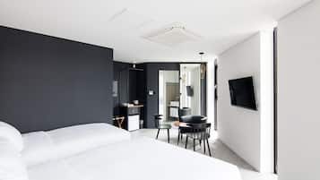 Deluxe Twin Room | In-room safe, individually decorated, individually furnished, desk