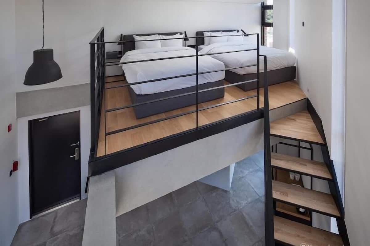 客房内保险箱、特色装修、特色家居、办公桌