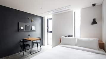 객실 내 금고, 각각 다른 스타일의 인테리어, 각각 다르게 가구 비치, 책상