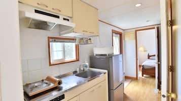 Double Suite Room, Non Smoking, Ocean View | Private kitchenette | Fridge, stovetop, electric kettle, griddle