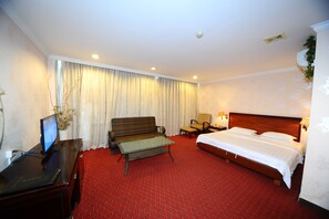 Desk, blackout curtains, iron/ironing board, free WiFi - Good East hotel (Guangzhou)