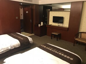 Business dubbelrum eller tvåbäddsrum - 1 sovrum | Skrivbord, mörkläggningsgardiner, strykjärn/strykbräda och gratis wi-fi