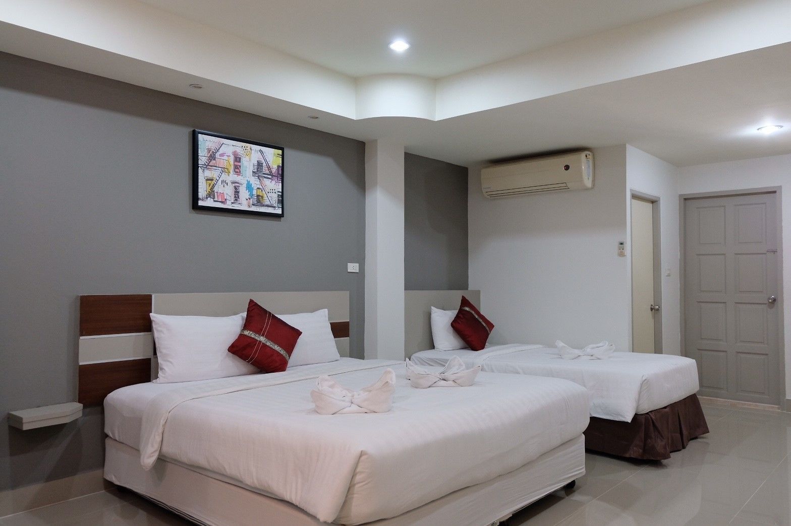 Deluxe Room | ตู้นิรภัยในห้องพัก, โต๊ะทำงาน, ผ้าม่านกันแสง, Wi-Fi ฟรี