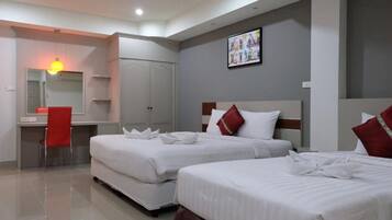 Caixa forta a l'habitació, escriptori, cortines opaques i wifi gratuïta