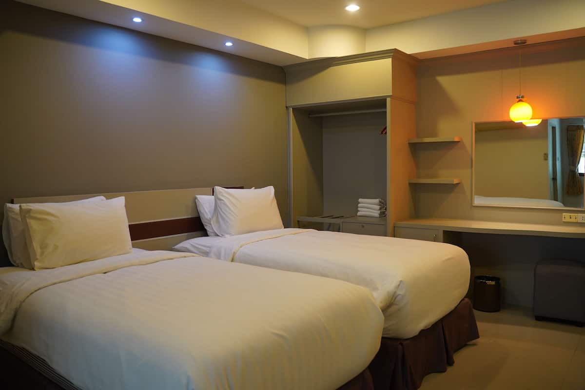 ตู้นิรภัยในห้องพัก, โต๊ะทำงาน, ผ้าม่านกันแสง, Wi-Fi ฟรี
