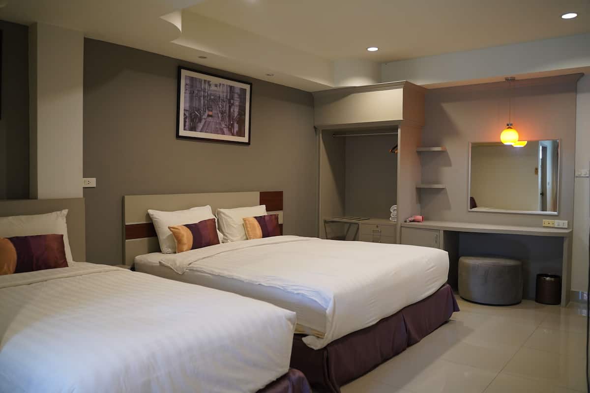 Deluxe Triple Room | In-room safe, desk, blackout curtains, free WiFi