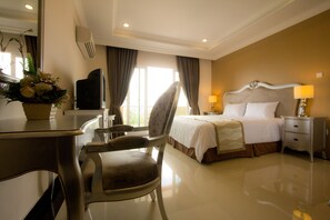 Estudio | Edredón, minibar, escritorio y cortinas blackout 