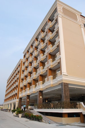Front of property - LK Grand Living Place (Pattaya)