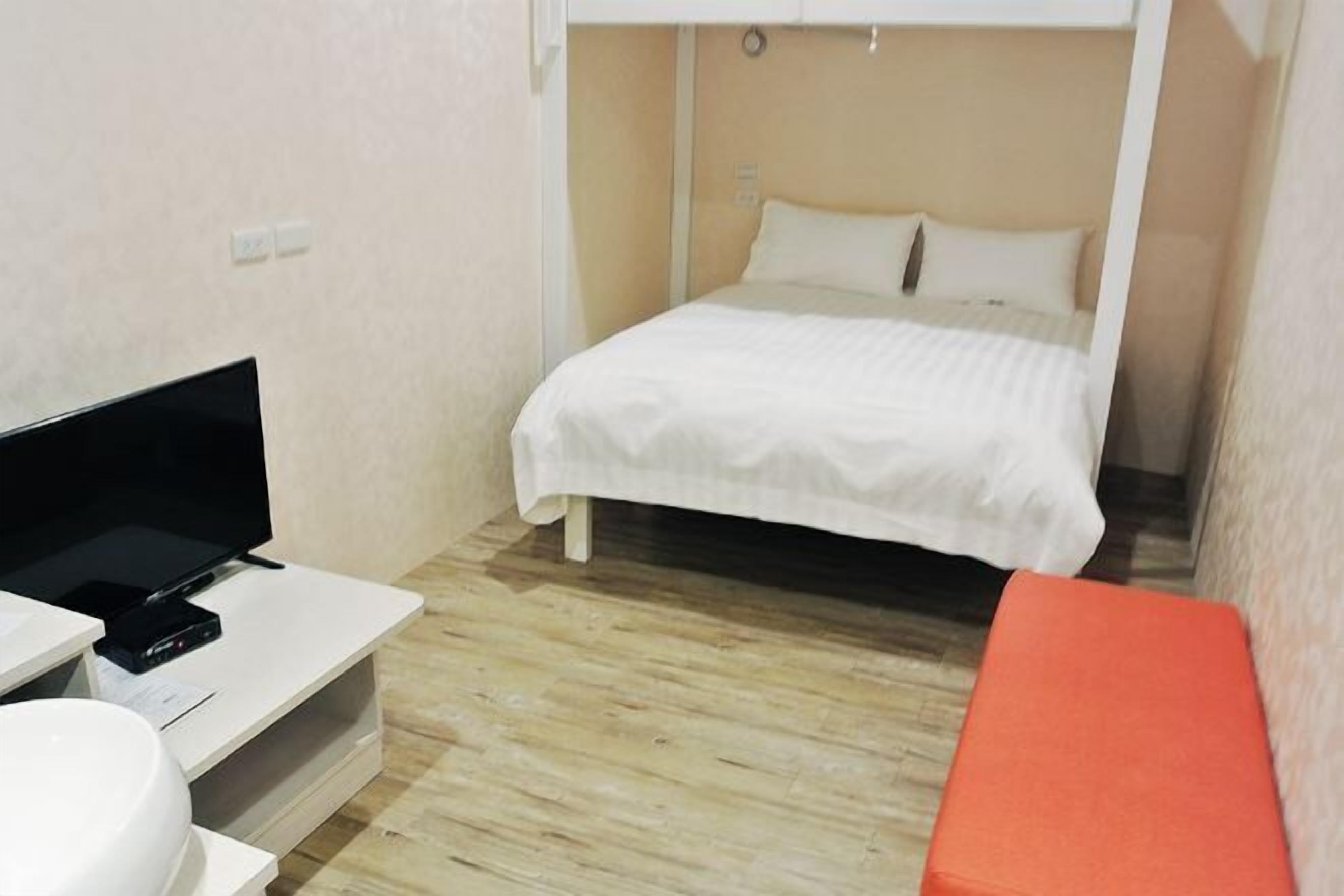 1 bedroom, down comforters, Tempur-Pedic beds, individually furnished