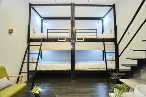 Familjerum | Vardagsrum | 26-tums LCD-tv med kabelkanaler och tv