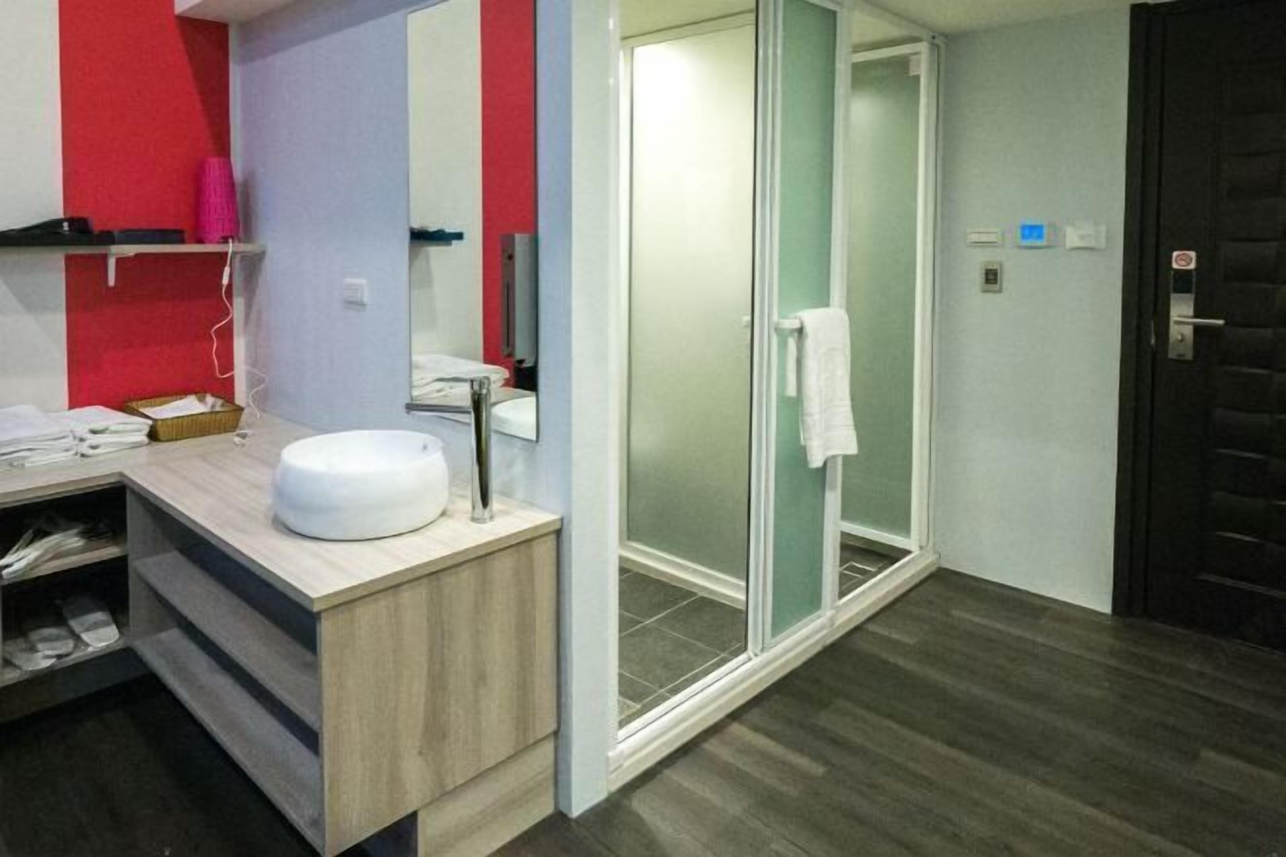 Bathroom | Shower, rainfall showerhead, free toiletries, hair dryer