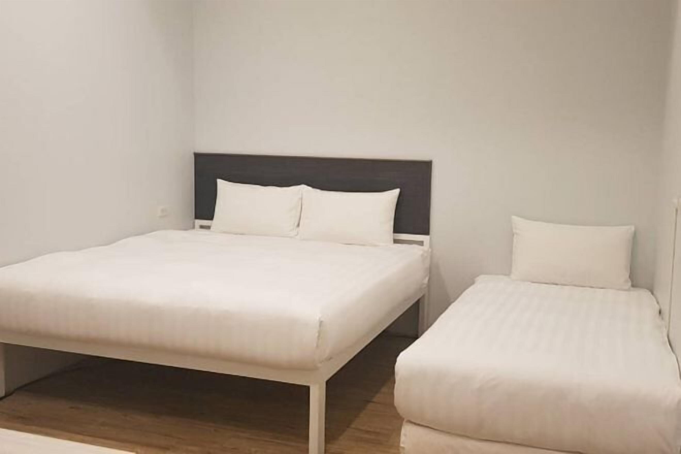 1 bedroom, down comforters, Tempur-Pedic beds, individually furnished