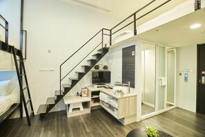 패밀리룸 | 1 개의 침실, 오리/거위털 이불, 템퍼페딕 침대, 각각 다르게 가구 비치