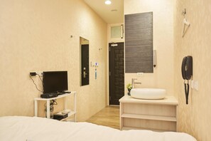 Standard dubbelrum - 1 dubbelsäng | Vardagsrum | 26-tums LCD-tv med kabelkanaler och tv