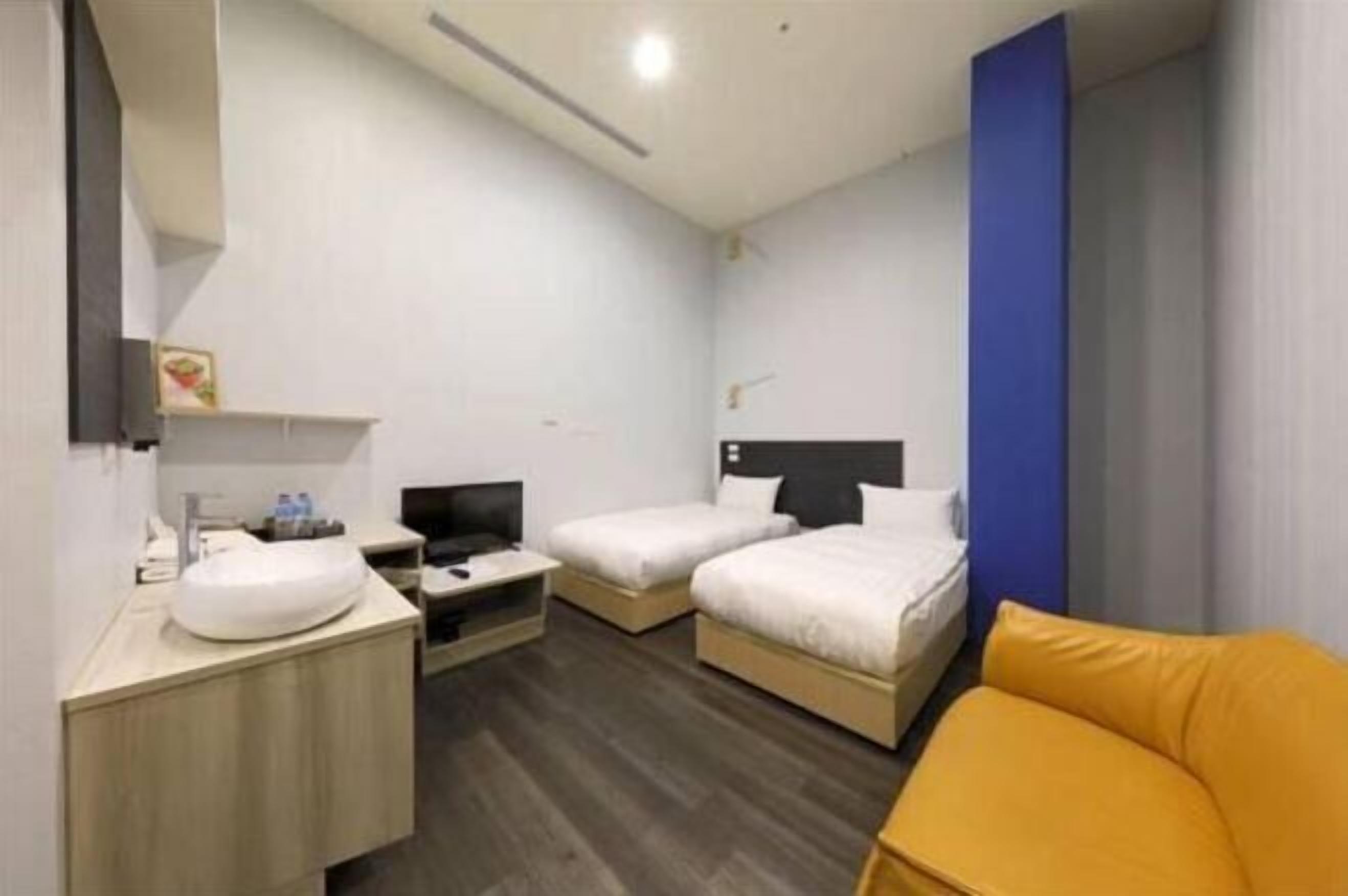 1 bedroom, down comforters, Tempur-Pedic beds, individually furnished