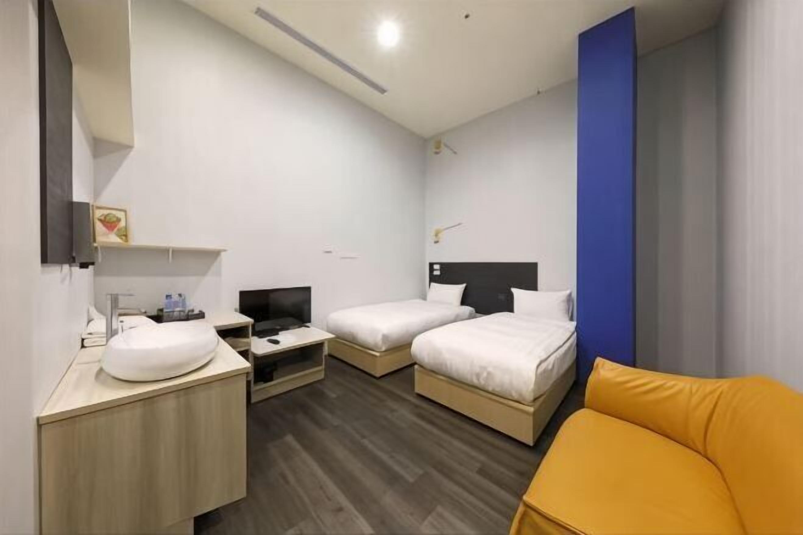 1 bedroom, down comforters, Tempur-Pedic beds, individually furnished