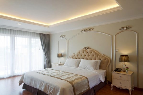 One Bedroom Suite | Premium bedding, minibar, in-room safe, desk