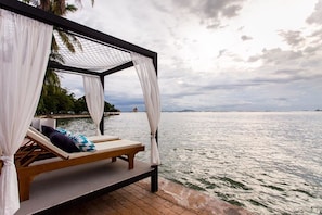 Sundeck - The Loft Seaside Sriracha (Si Racha)