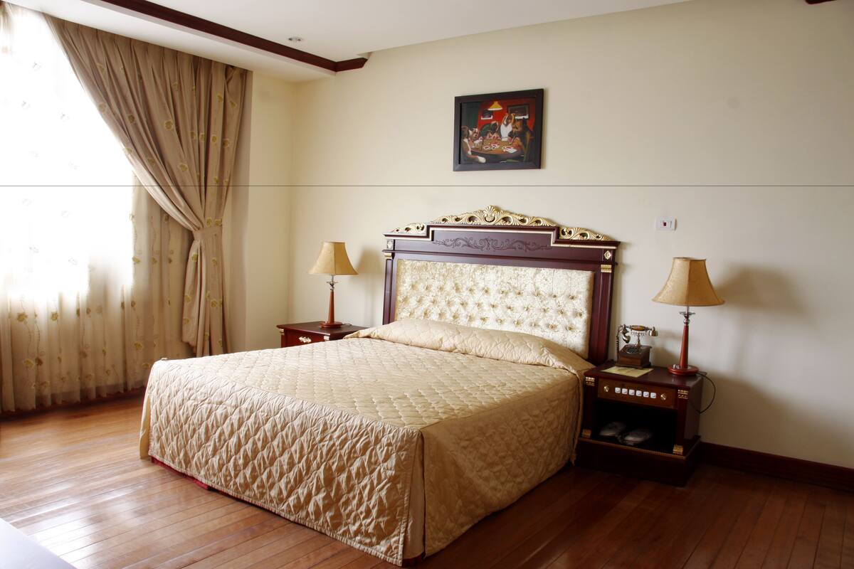 Minibar, két bảo mật tại phòng, bàn, màn/rèm cản sáng 