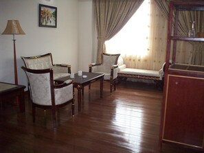 Suite (Ambassador ) | Minibar, Zimmersafe, Schreibtisch, Verdunkelungsvorhänge