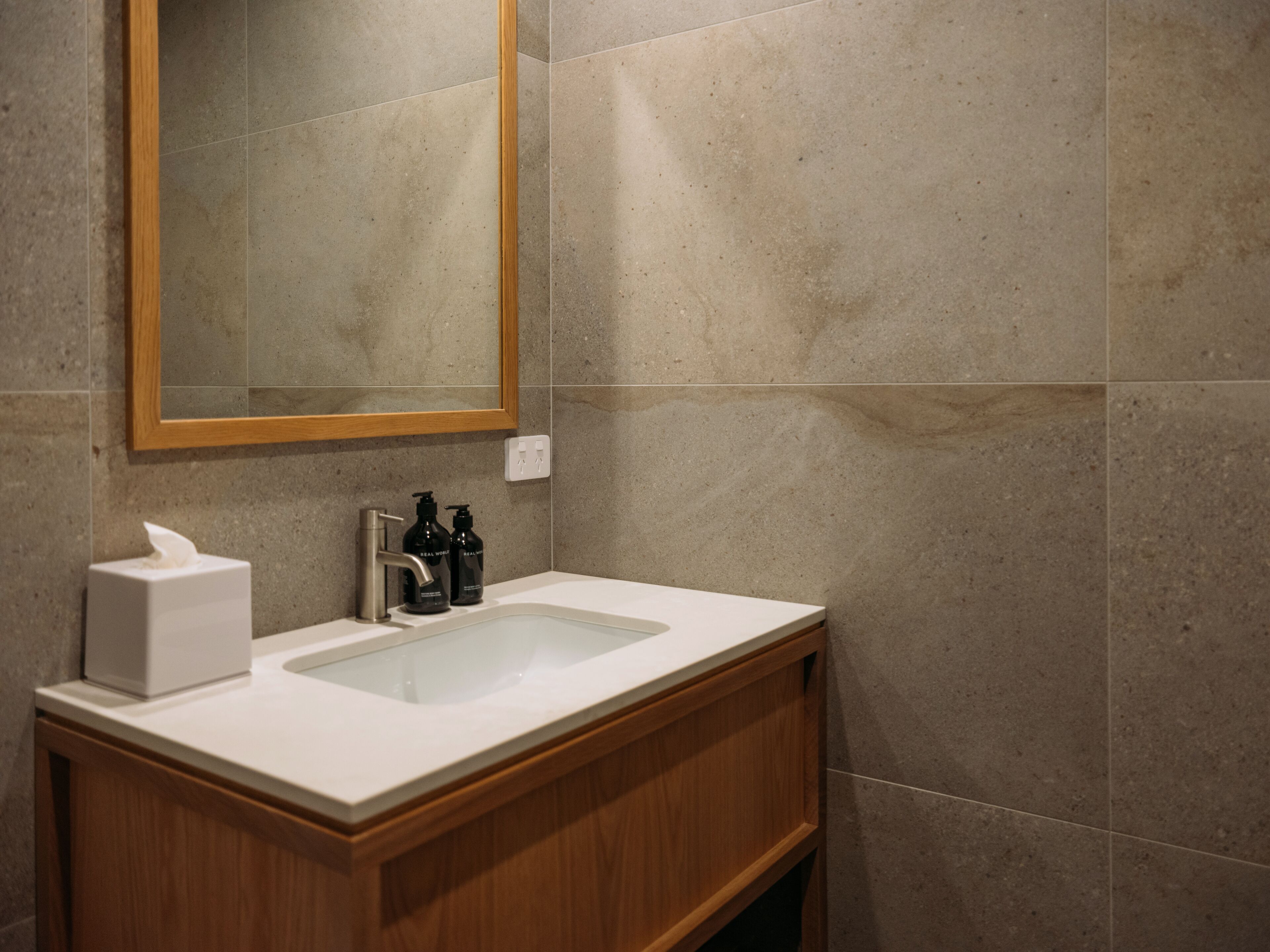 奢华公寓 | 浴室 | 吹风机、浴袍、拖鞋、毛巾