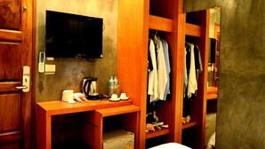 Rollaway beds (surcharge), WiFi (free) - Chaphone Guesthouse (Phuket)
