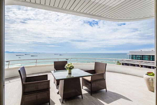 Panoramic Ocean View Suite | Vue de la chambre