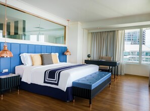 Panoramic Ocean View Suite | Minibar, coffre-fort, bureau, accès au Wi-Fi (inclus)