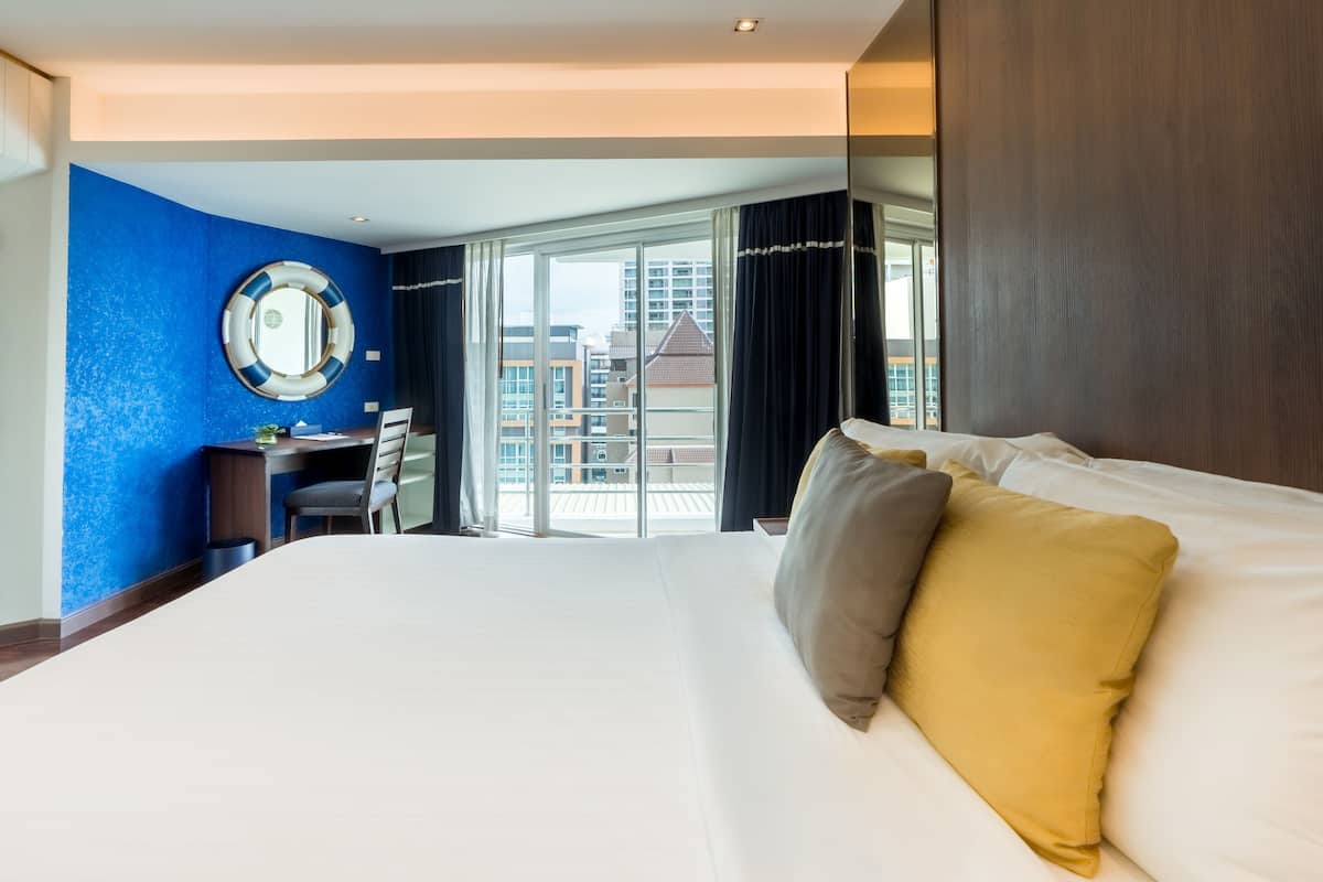 Deluxe Double Room, 1 Double Bed | Minibar, in-room safe, desk, free WiFi