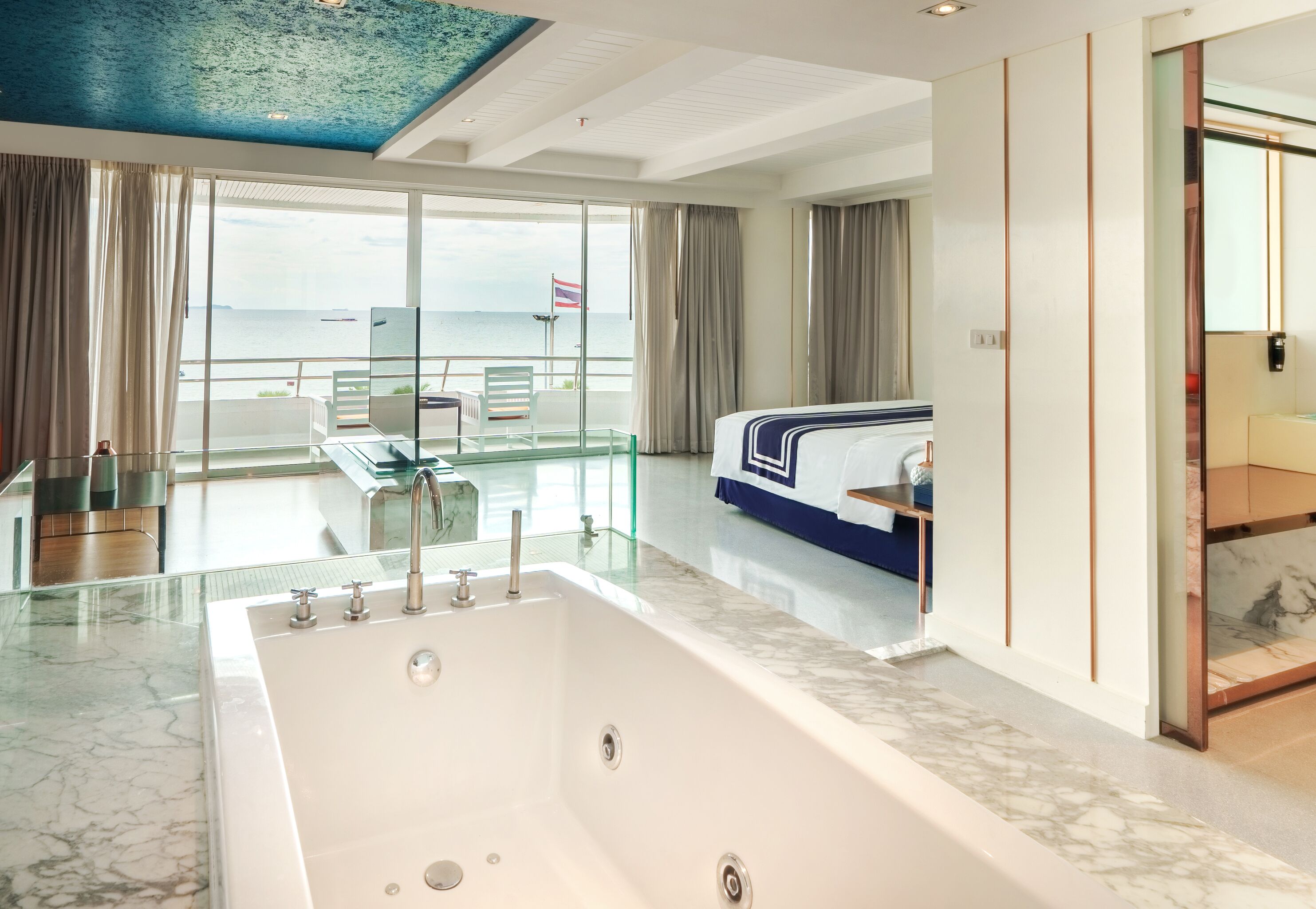 Ocean Front Suite | 浴室 | 免費梳洗用品、風筒、浴袍、拖鞋