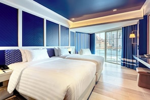 Habitación Deluxe con 2 camas individuales | Minibar, caja de seguridad en la habitación, escritorio y wifi gratis