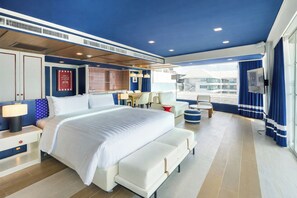 Ocean Front Suite | Minibaari, tallelokero huoneessa, yksilöllisesti sisustettu, työpöytä