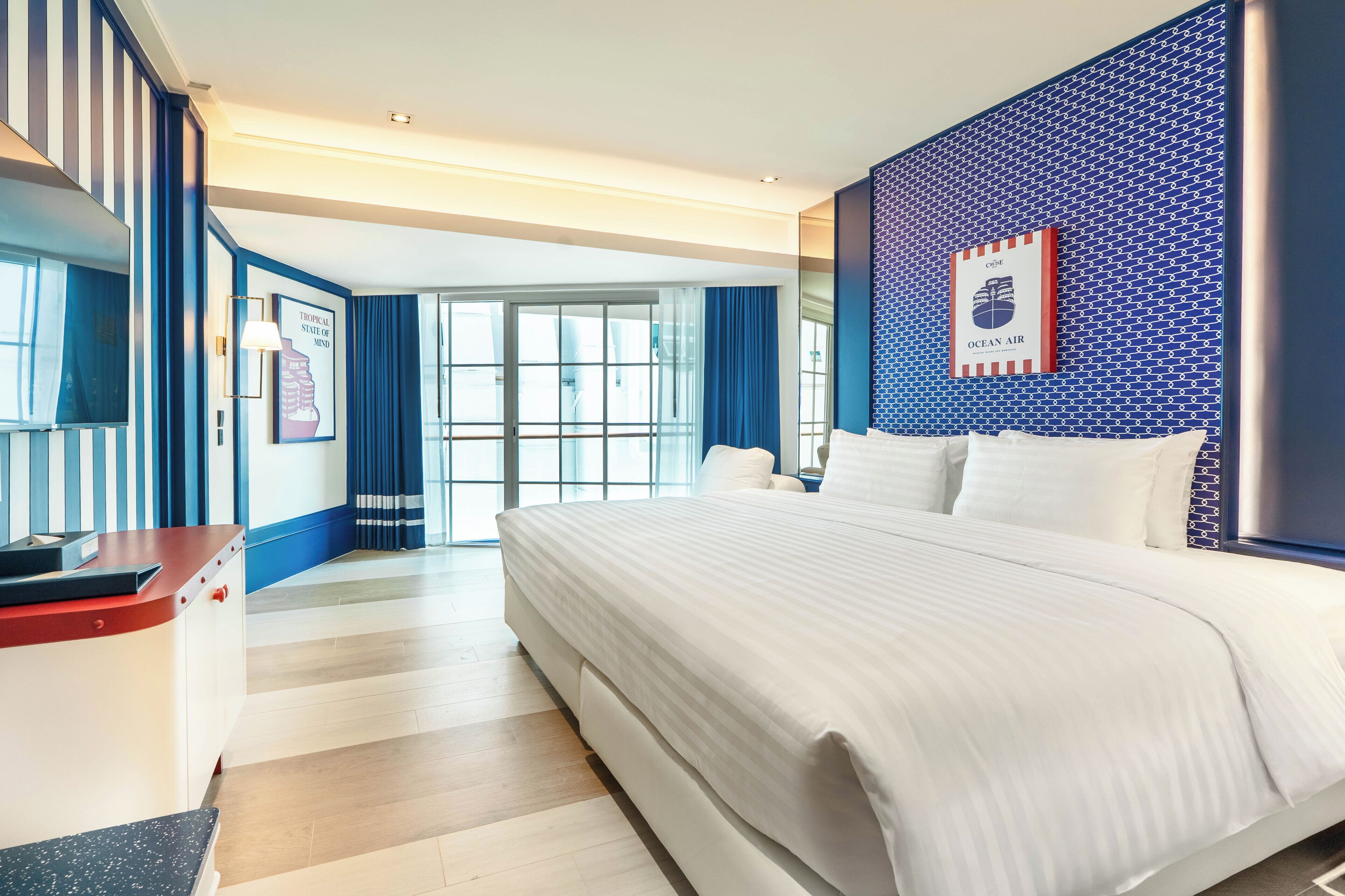 Cruise Cabin Super King Bed | Minibar, Zimmersafe, Schreibtisch, kostenloses WLAN