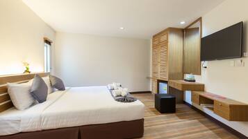 Deluxe Room | Öryggishólf í herbergi, skrifborð, myrkratjöld/-gardínur, aukarúm