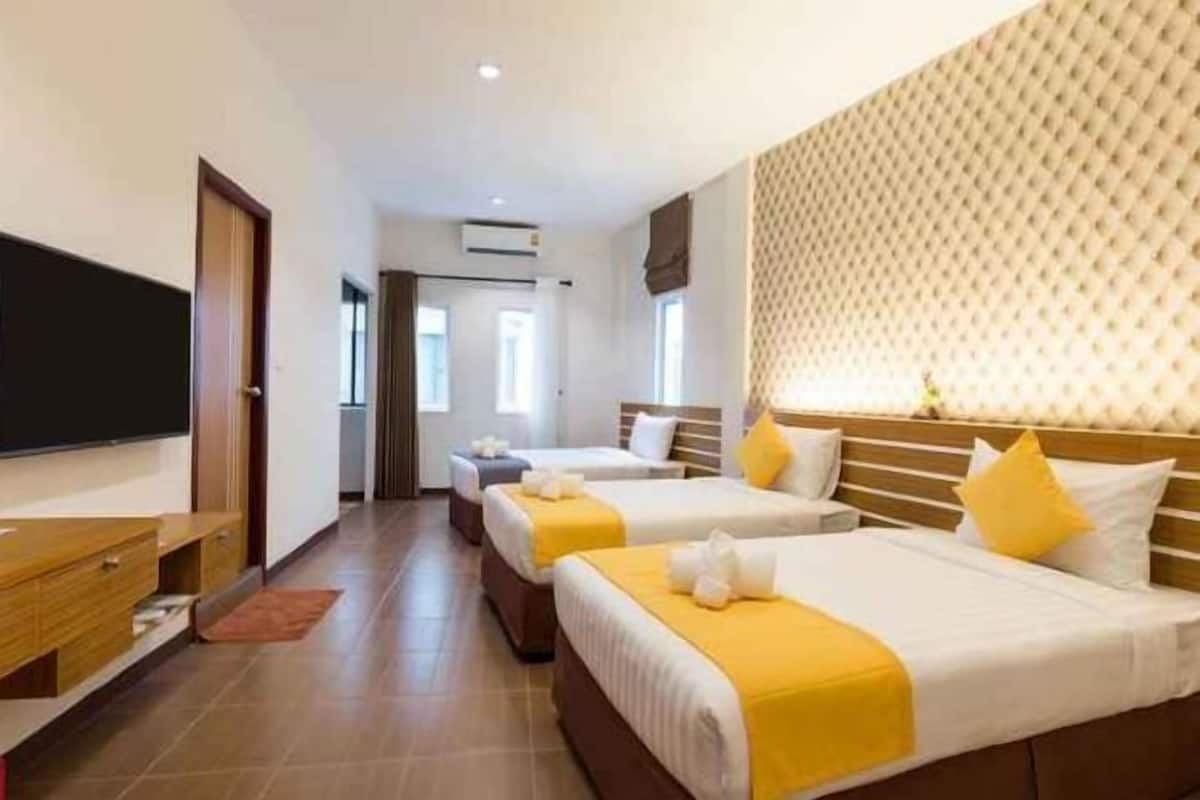 In-room safe, desk, blackout curtains, rollaway beds