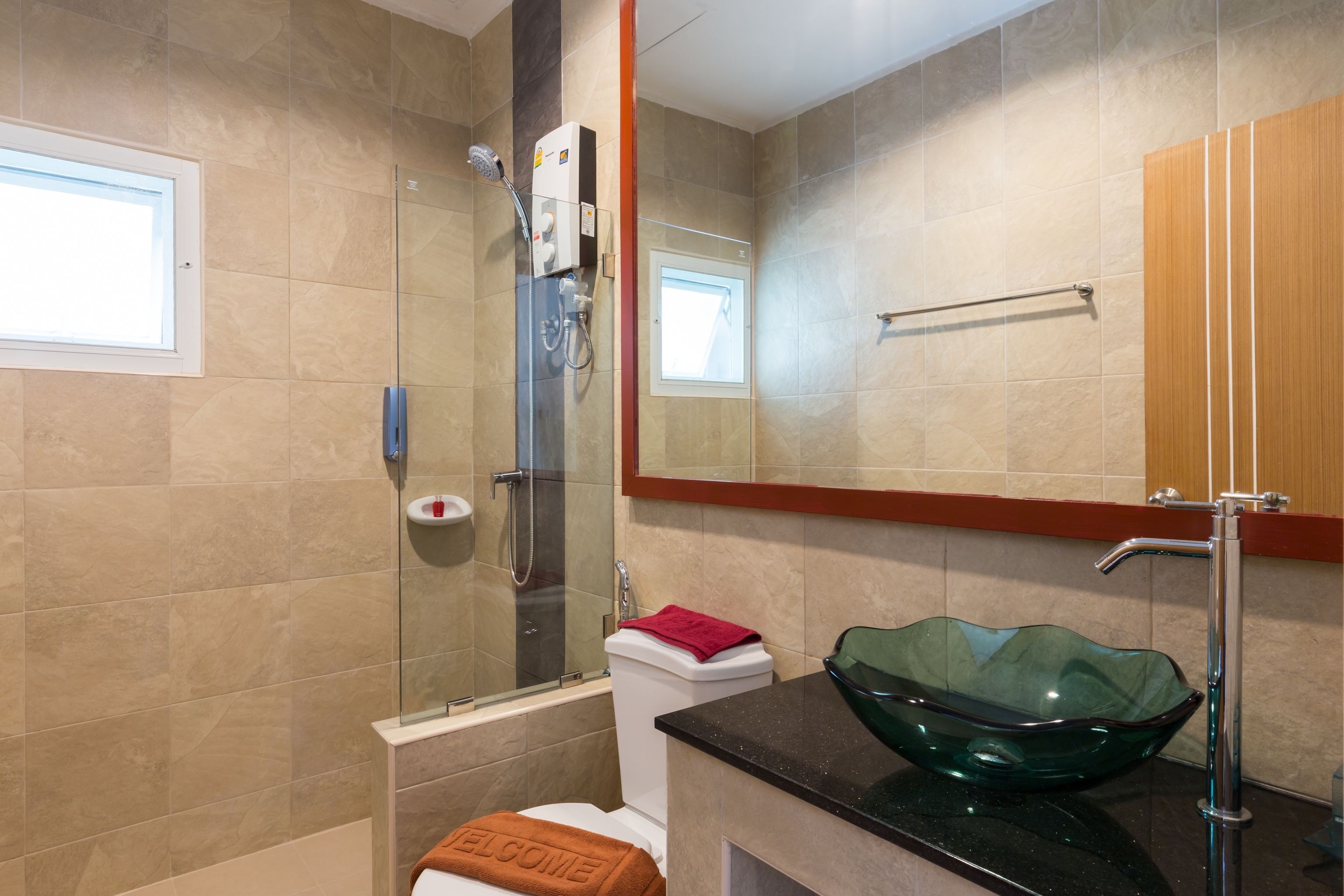 shower, free toiletries, bidet, towels