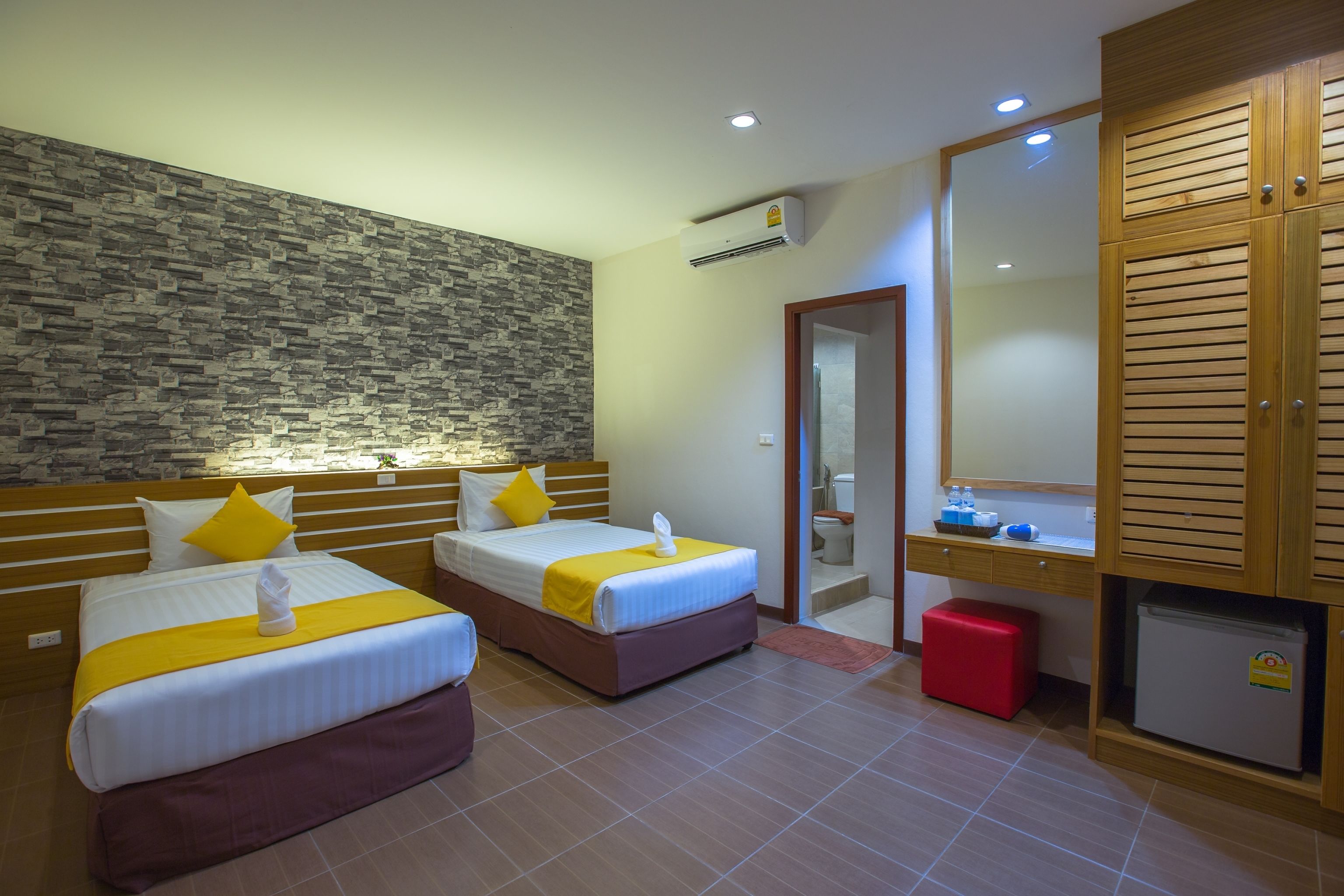 deluxe room | in-room safe, desk, blackout curtains, rollaway beds