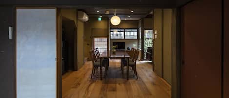 Private Machiya Townhouse (2 Single Beds and 4 Japanse Futon) | Interior