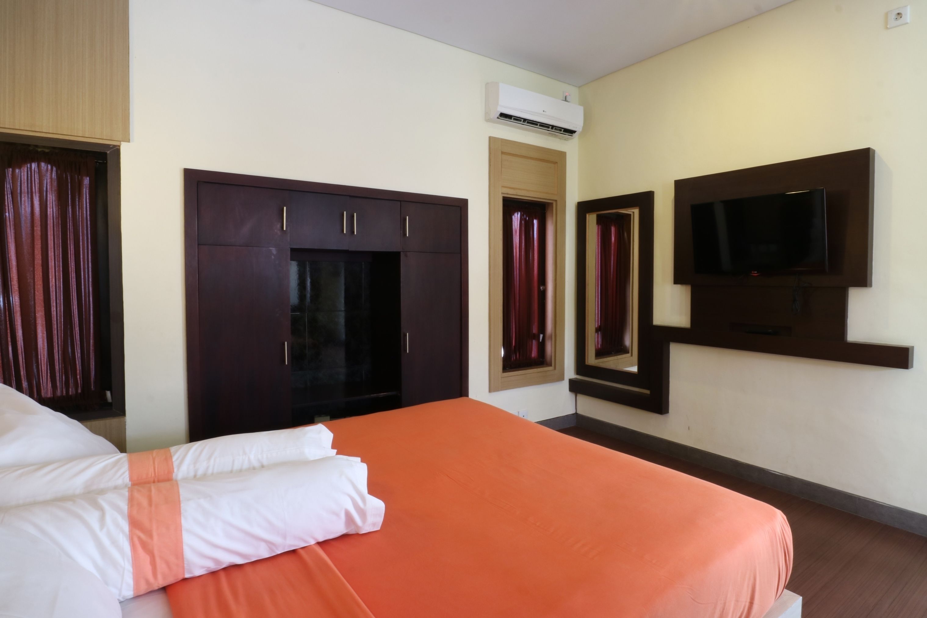 deluxe double room | desk, free wifi, bed sheets