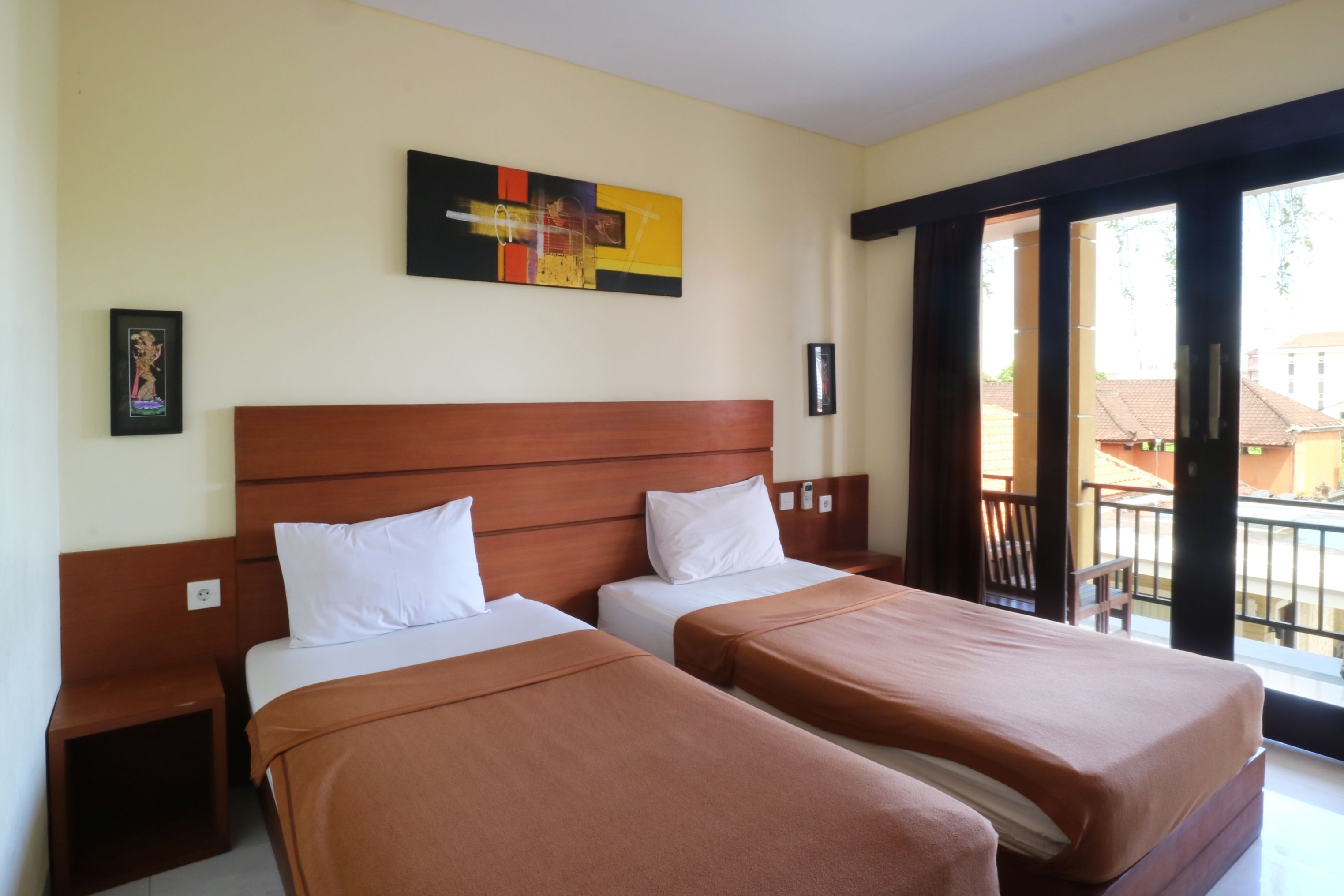 standard double or twin room | desk, free wifi, bed sheets