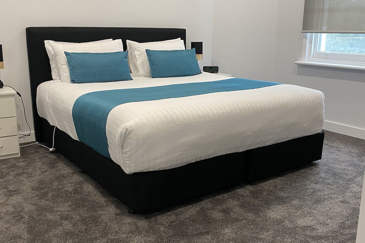 executive room, oceanfront | premium bedding, minibar, in-room safe, individually decorated