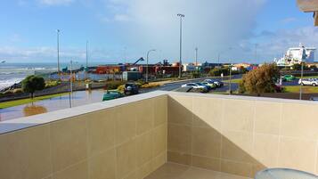 Suite estudio Deluxe, vistas al puerto, frente al mar | Balcón